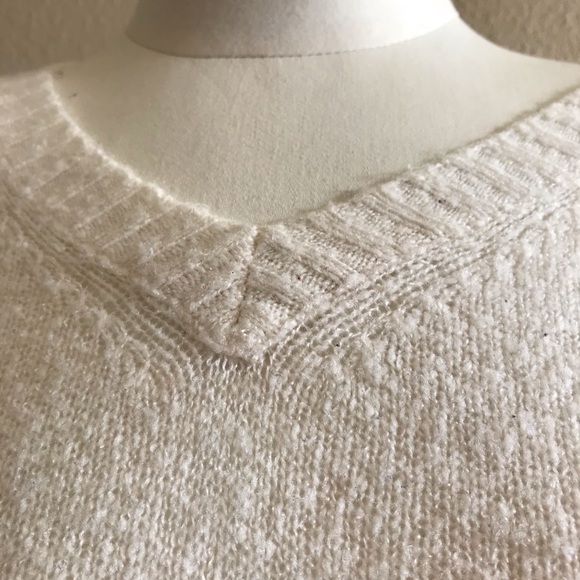 White v-neck sweater - Picture 2 of 4